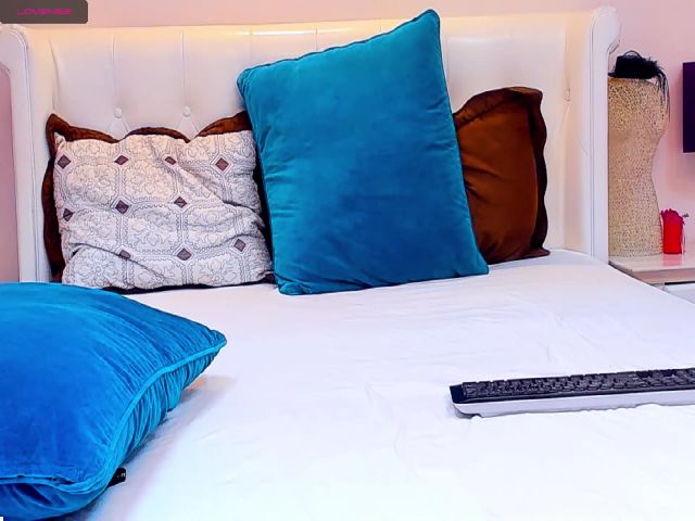 Live sex webcam photo for GiannaEllis #253748153