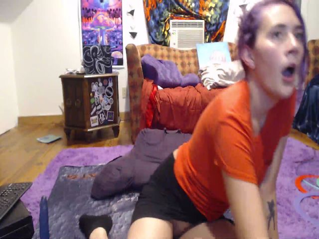 Live sex webcam photo for Violethooper1 #254029847