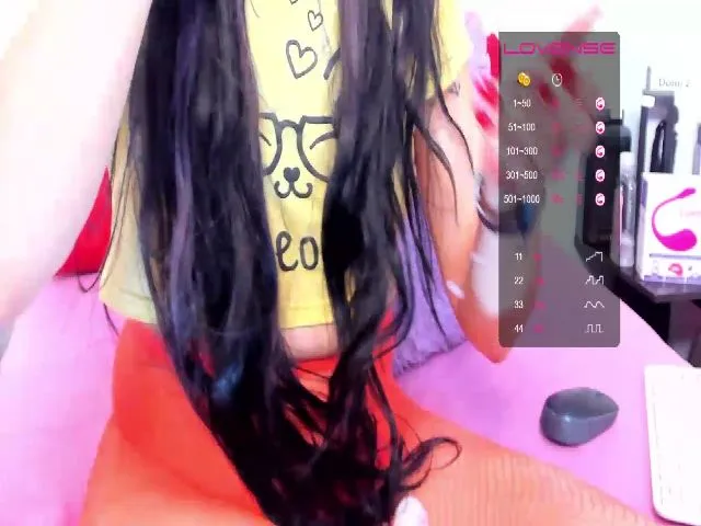 Live sex webcam photo for Violetatoo #255223152