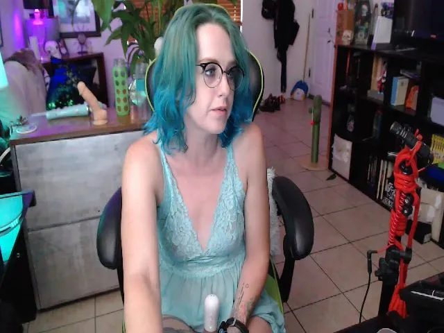 Live sex webcam photo for KinzySuicide #263898096