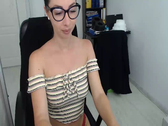 Live sex webcam photo for Miss_EsmeeMFC #253115684