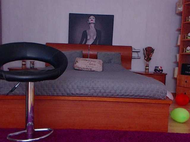 Live sex webcam photo for Petrra #241103583