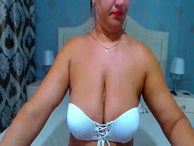 Live sex webcam photo for JessyLove20 #264709527