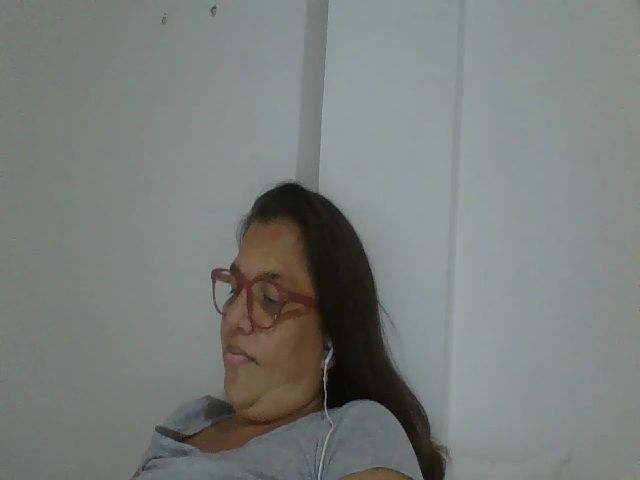 Live sex webcam photo for SweetLola01 #258433166