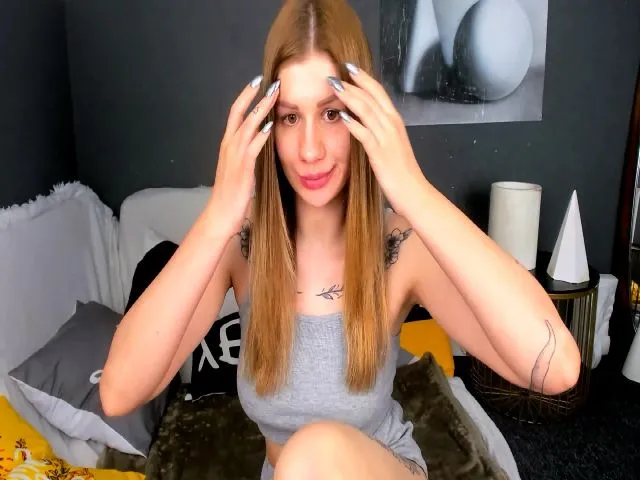 Live sex webcam photo for JuicyHelenX #262412440