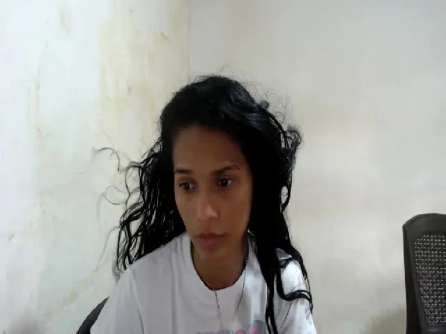 Live sex webcam photo for skinny_girl01 #263688048
