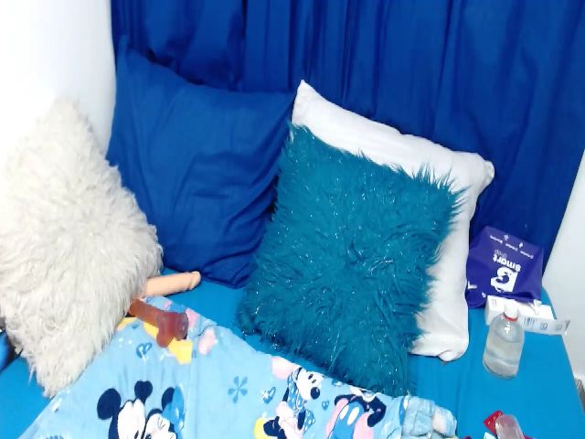 Live sex webcam photo for Honey21_ #253941255