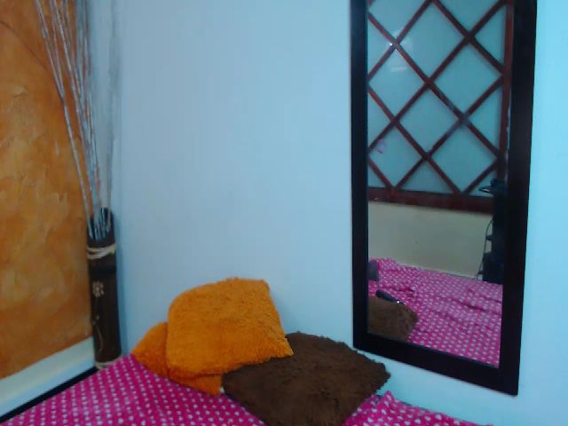 Live sex webcam photo for KellyJhons #255570470