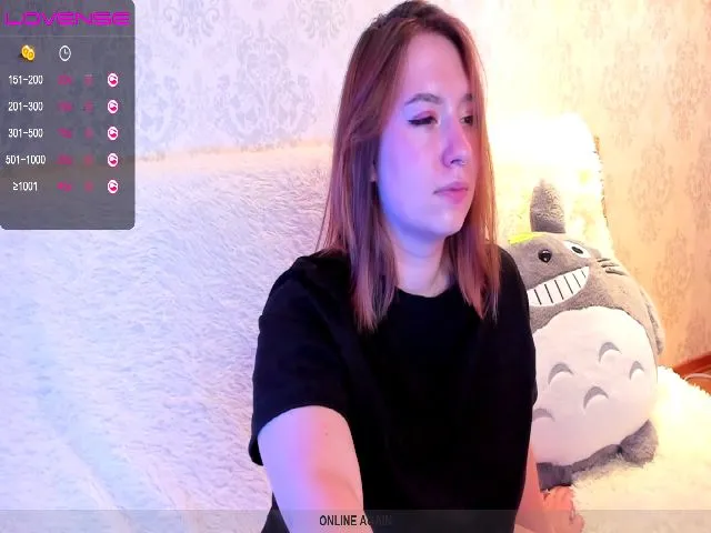 Live sex webcam photo for MoaningLisa_ #255361983