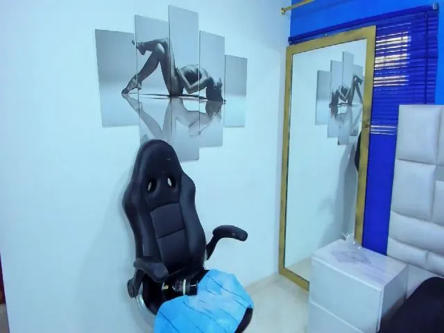 Live sex webcam photo for Msssofia_ #264284852