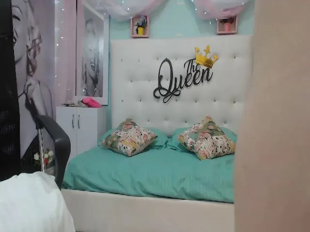 Live sex webcam photo for Miaqueen69 #254638499