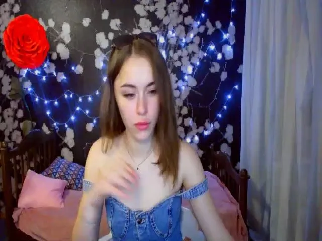 Live sex webcam photo for EshliLee__ #255875344