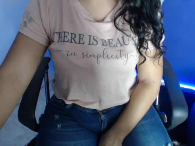 Live sex webcam photo for sophiie_fox #252928879