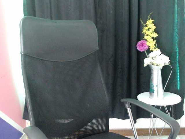 Live sex webcam photo for briannaoneal #241394024