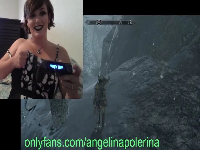 Live sex webcam photo for AngiePolerina #253569016