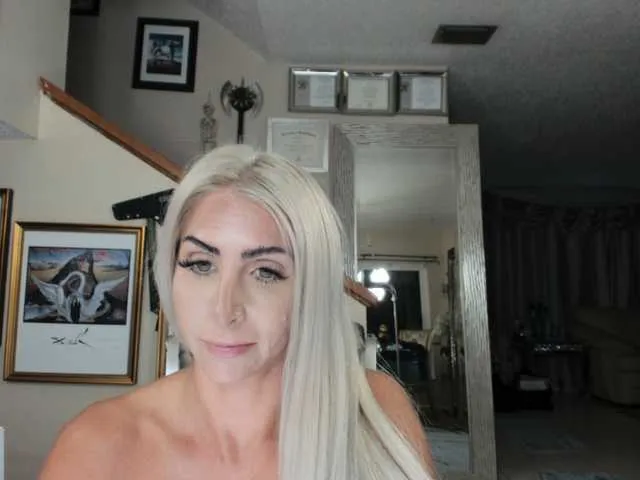 Live sex webcam photo for adrianna_fox #287953061