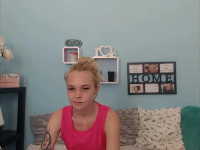 Live sex webcam photo for AnnaHappy18 #249026149