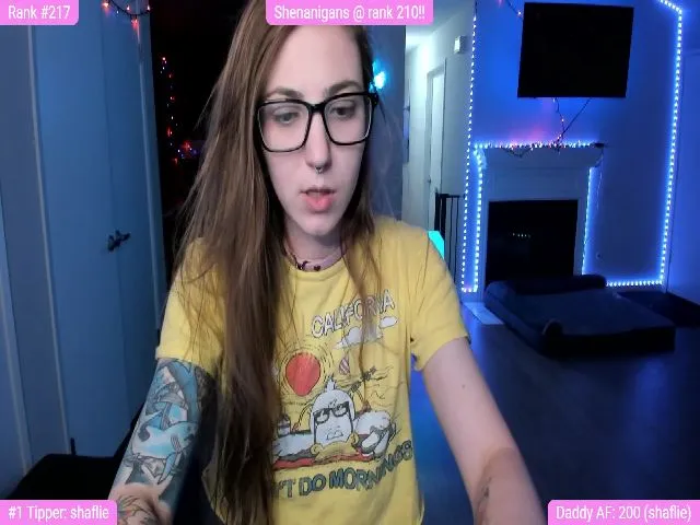 Live sex webcam photo for TheSharkQueen #259842864