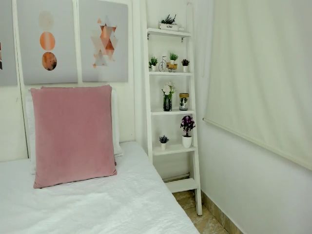 Live sex webcam photo for SOFI_LEONE #261728207