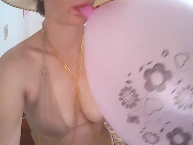 Live sex webcam photo for araartist #256071287