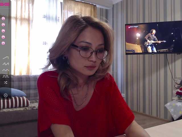 Live sex webcam photo for LiliToli1 #287998100