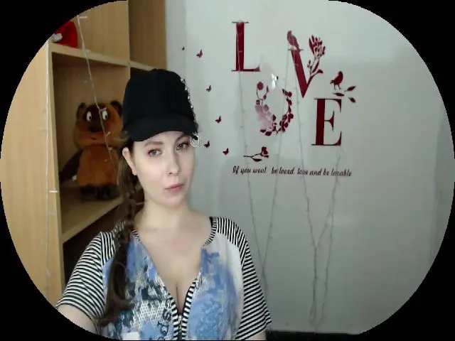 Live sex webcam photo for MollyMey #253205294