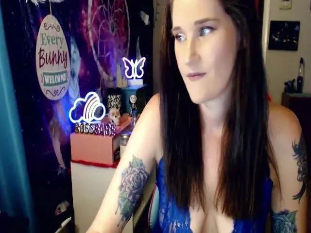 Live sex webcam photo for Lolabunny9 #253630669