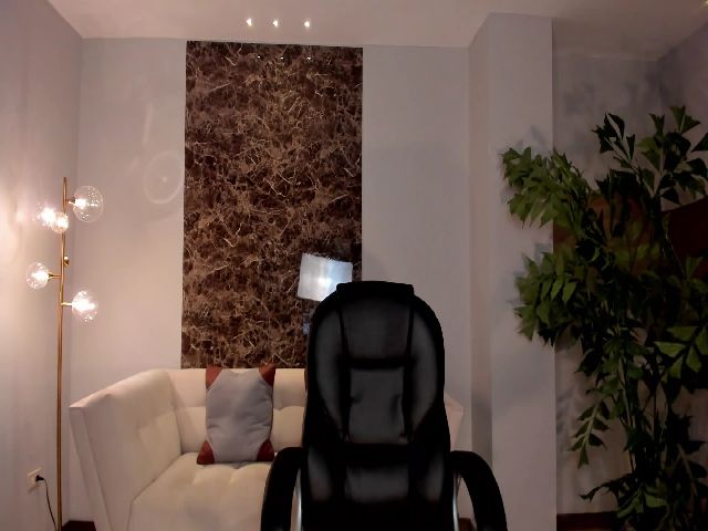 Live sex webcam photo for GiannaWatson1 #259418442