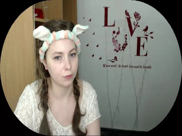 Live sex webcam photo for MollyMey #253574771