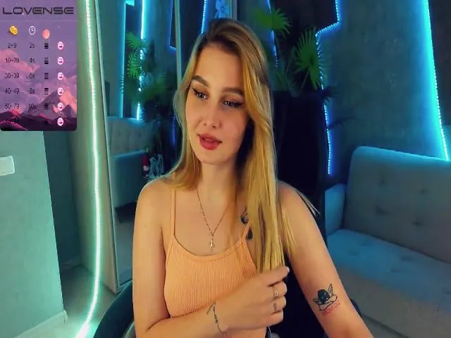 Live sex webcam photo for GabbyQueenn #255398293