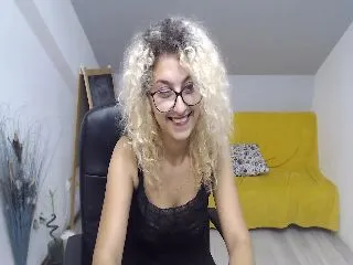 Live sex webcam photo for CurlyBella #252154219