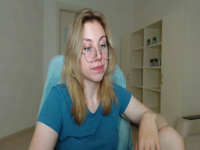 Live sex webcam photo for MollyDiamond1 #257128342