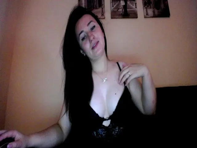 Live sex webcam photo for StormyAngel #252345522