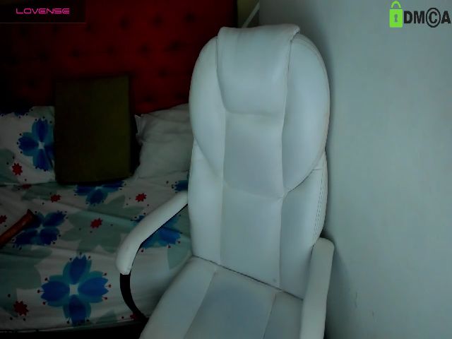 Live sex webcam photo for Laylaa_18 #258925254