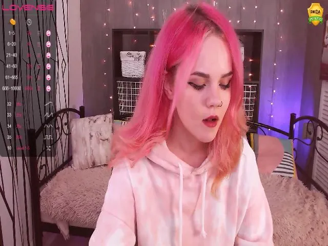 Live sex webcam photo for KerryBlair #260539053
