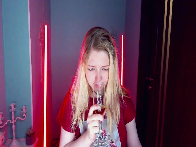 Live sex webcam photo for TinkerrBelll #262880627