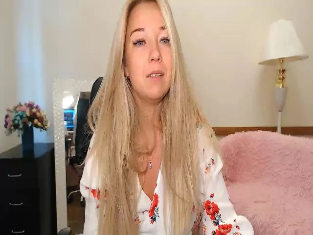 Live sex webcam photo for LoreenThornon #253637995