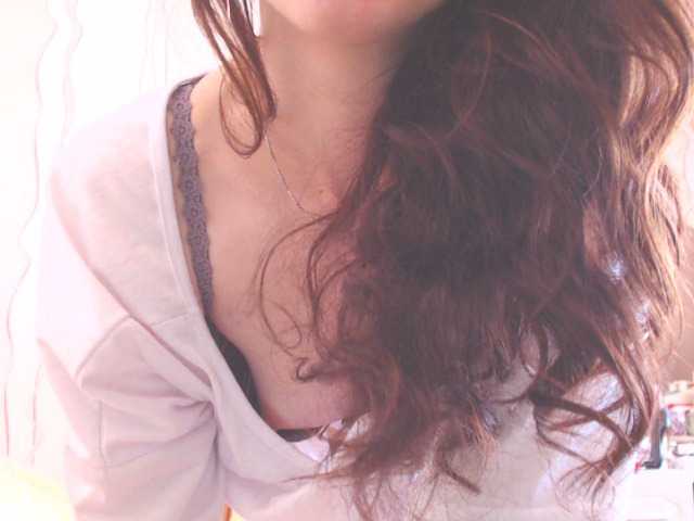 Live sex webcam photo for SexyQueen333 #241232593