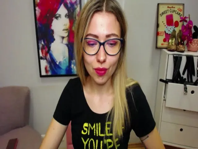 Live sex webcam photo for HeidiFLOWER #255268549