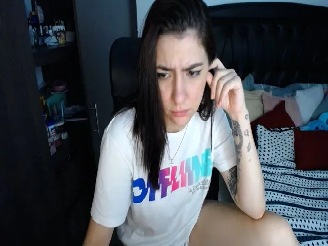 Live sex webcam photo for Valen_giraldo #260360075