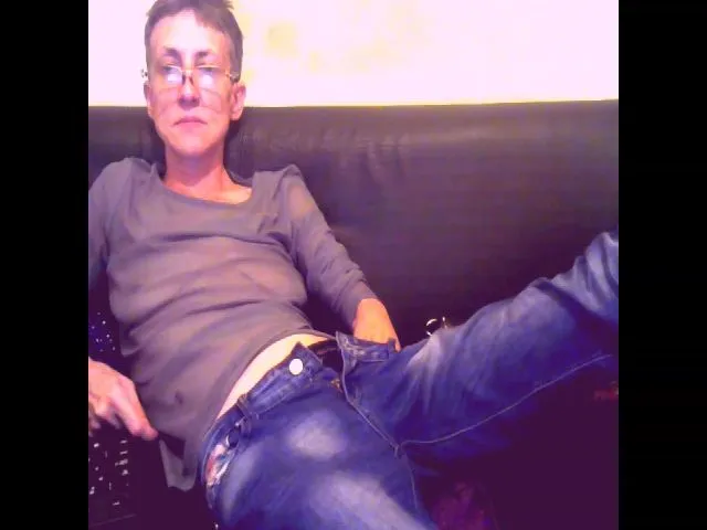 Live sex webcam photo for Sexygeny #260151412