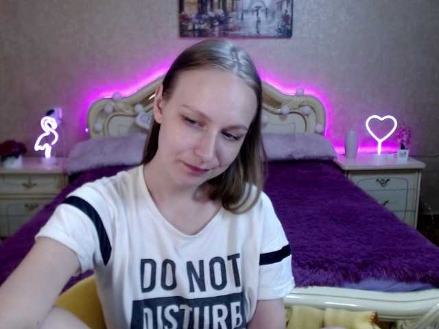 Live sex webcam photo for MiaMillss #258960379
