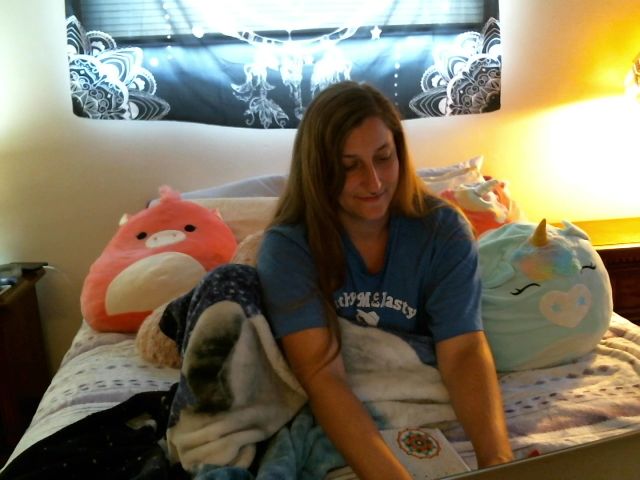 Live sex webcam photo for SuzieMoon #255681113