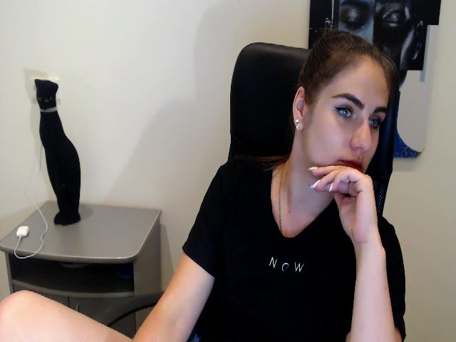 Live sex webcam photo for MollyKiss_ #263219635