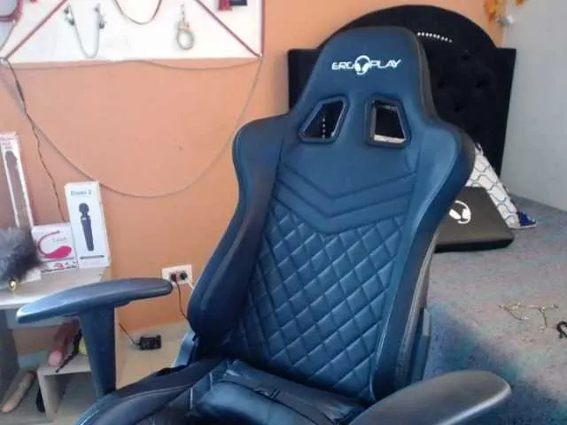 Live sex webcam photo for melanyissabel #241421600