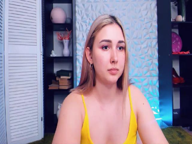 Live sex webcam photo for UrBabySlut #252772551