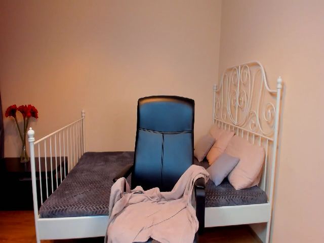 Live sex webcam photo for April_bb #258812744