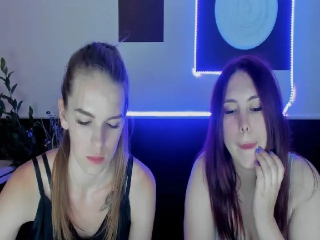 Live sex webcam photo for BeautiAmber #253773631