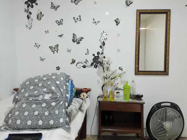 Live sex webcam photo for SmallDoll #245754343