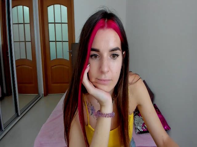 Live sex webcam photo for KarenFinger #259479905